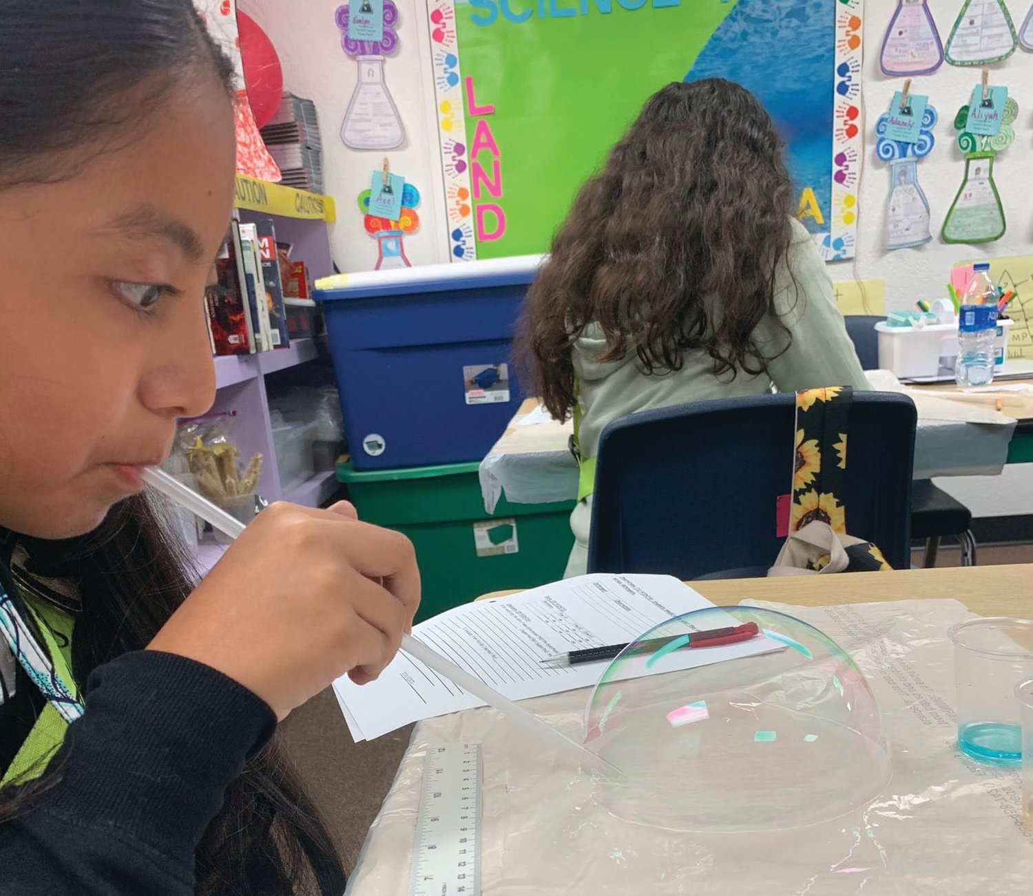 LABELLE -- On Sept. 9, Mrs. Hernandez's class at LaBelle Elementary School used dish detergent to blow bubbles in order to learn about repeated trails for scientific investigations. [Photo courtesy LES]